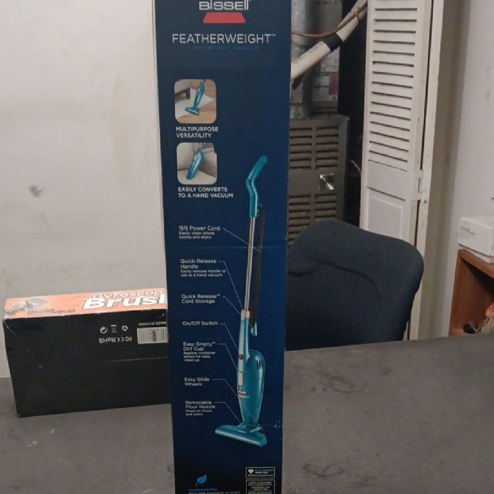 Bissell Featherweight Vacuum - Blue